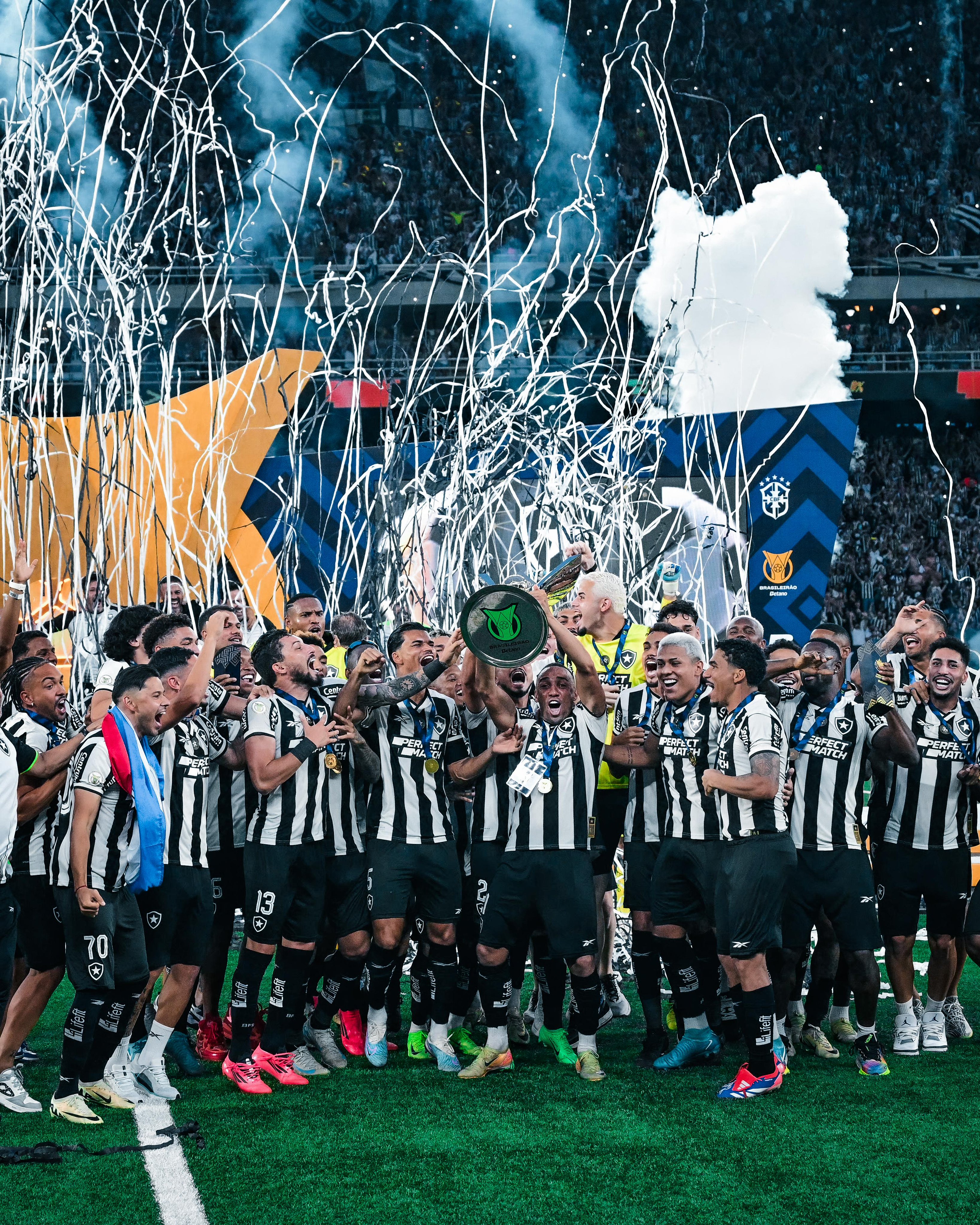 🏆博塔弗戈2-1绝杀圣保罗，队史第三次夺得巴西顶级联赛冠军！